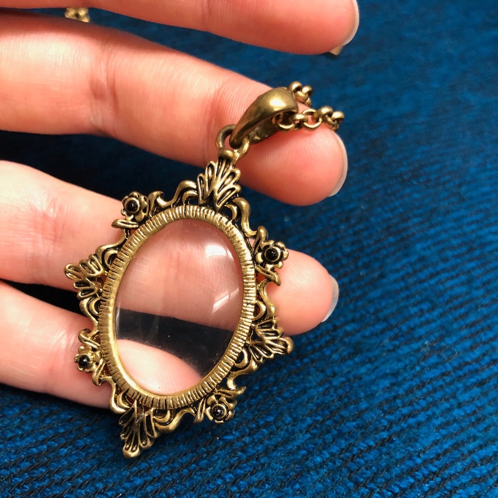 Alice in Wonderland Inspired Magnifying Necklace - Picture 2 of 4
